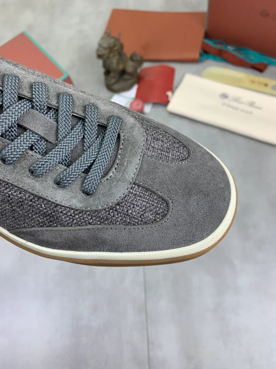 Men's Men's Shoes 💰P560 New Style 💰 The latest casual shoes Loro Piana 💯 Top grade 💯 Buy the original copy 💯 Founded the existing Loro Piana company on April 24, 1924. It is now the sixth generation of family business, providing the best quality products to customers who are discerning about taste and quality. Imported original fly woven fabrics with cowhide fabrics, plain calfskin lining, hand-stitched threads with cowhide feet, original packaging, high-end outsole, size: 38-45 (custom-made for 46), 7️⃣ colors available